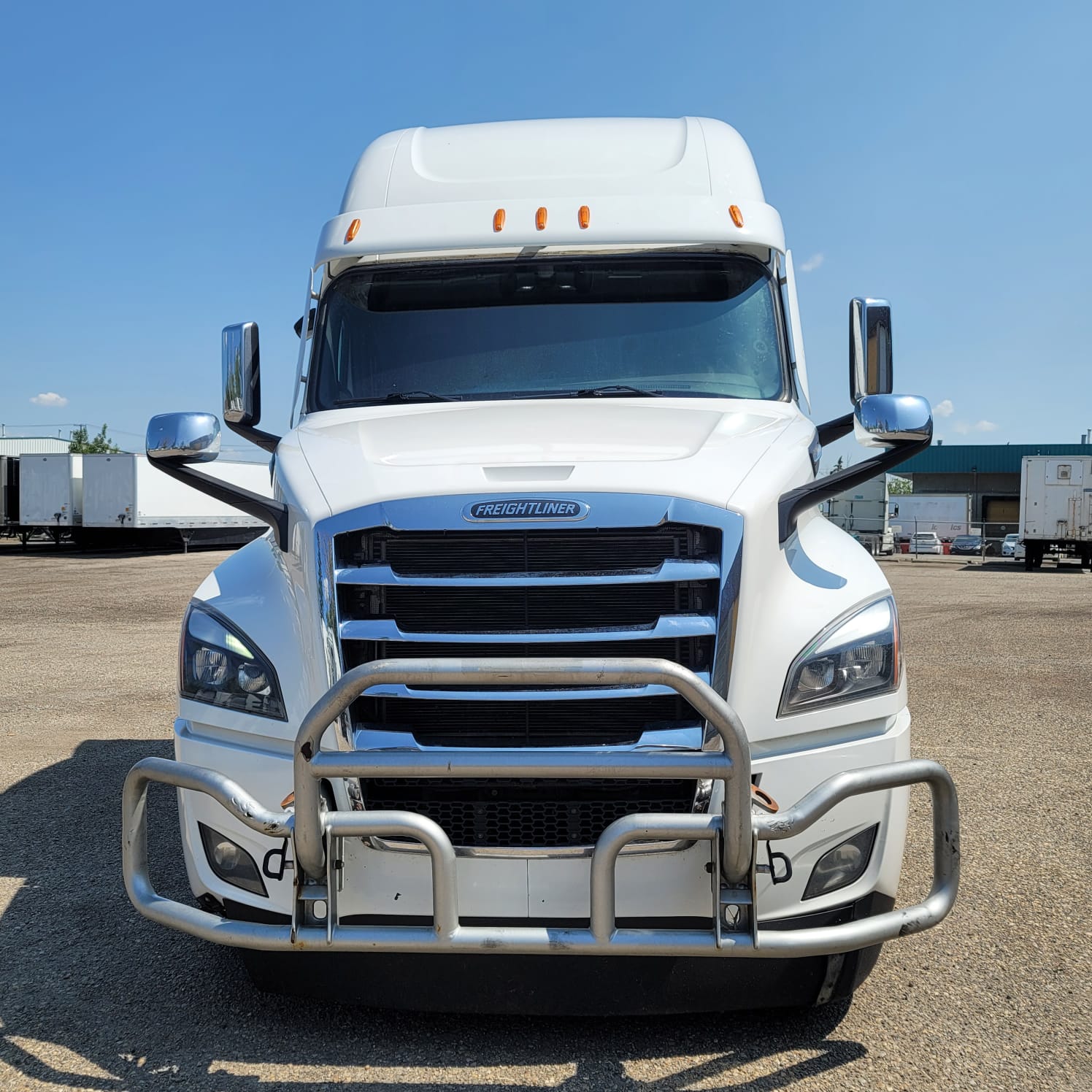 2022 Freightliner Cascadia front view